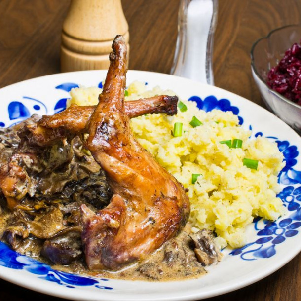 Sauté de lapin aux champignons des bois