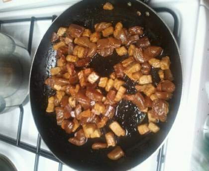 Sauté de porc aux abricots secs et au miel