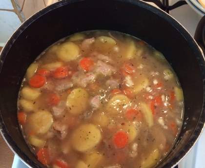 Sauté de porc avec carottes et pommes de terre