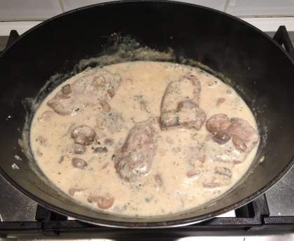Sauté de veau à l'estragon et aux champignons