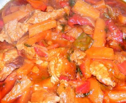 Sauté de veau au paprika aux poivrons et à la tomate