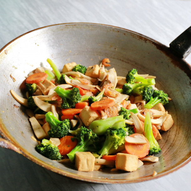 Sauté rapide au tofu et légumes sans gluten