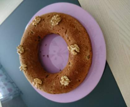 Savarin au rhum et aux raisins secs