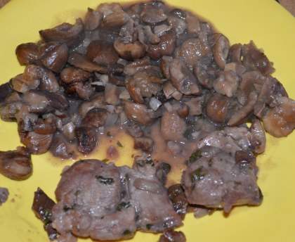 Sots l'y laisse marrons et champignons