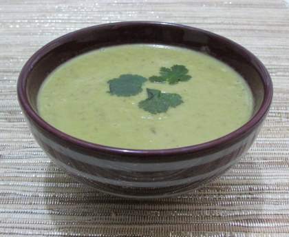 Soupe à la banane, au chou chinois et aux lentilles