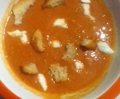 Soupe à la tomate et à la mozzarella