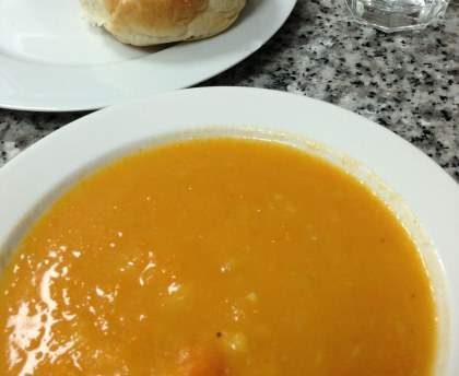 Soupe au potiron, tomates et carottes