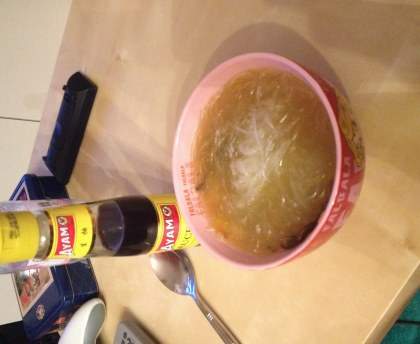 Soupe chinoise au poulet et épices