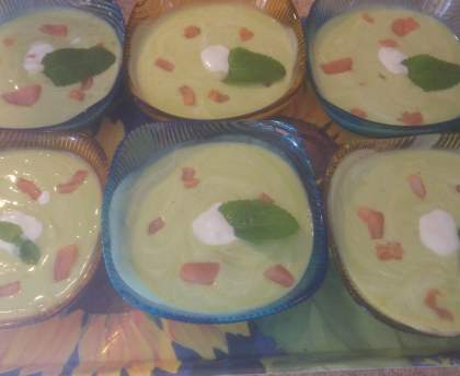 soupe d'avocat froide