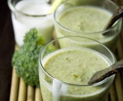 Soupe de brocolis au lait de coco