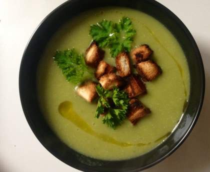 Soupe de fanes de chou-fleur