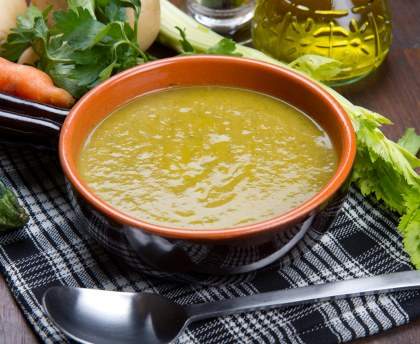 Soupe de légumes délicieuse et diététique