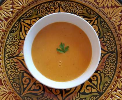 Soupe de lentilles corail aux crevettes et harissa traditionnelle