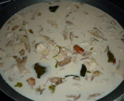 Soupe de poulet au galanga et au lait de coco (Tom Kha Kai)