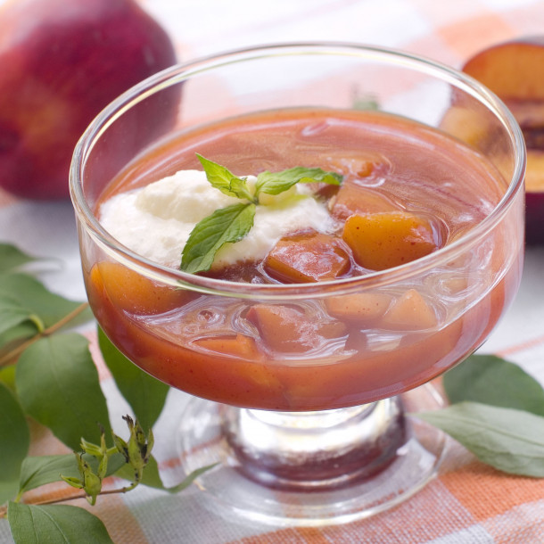 Soupe de prunes au tilleul