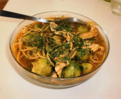 Soupe de spaghetti, choux de Bruxelles et dinde