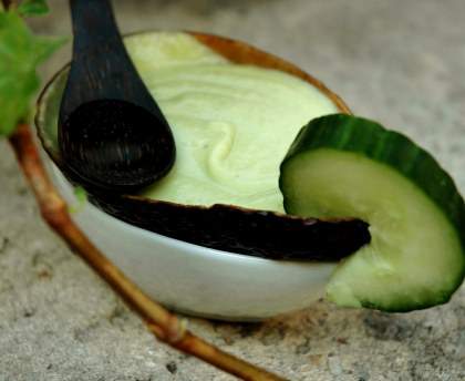 Soupe épicée au concombre et avocat