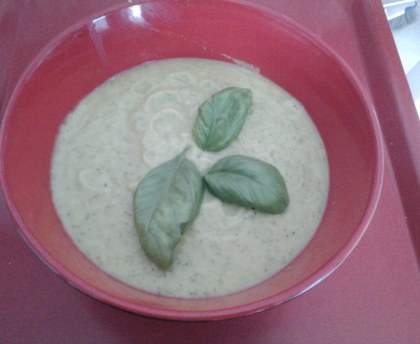 Soupe froide courgettes-basilic