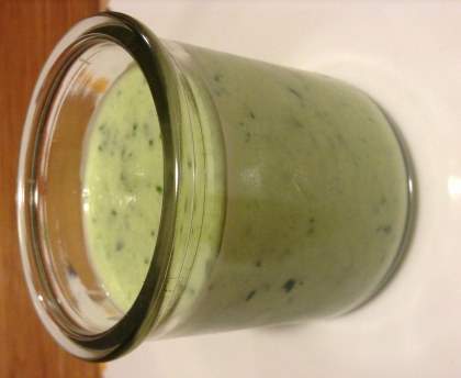 Soupe froide de concombre au lait de chèvre et coriandre