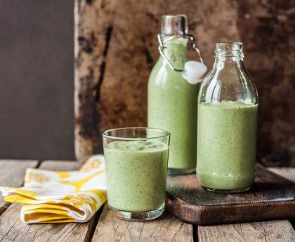 Soupe froide de courgettes à la menthe et chèvre frais