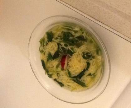 Soupe simple et délicieuse aux fanes de radis