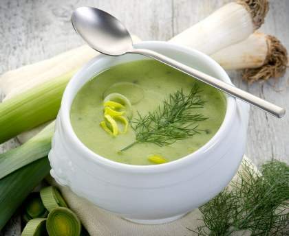 Soupe somptueuse de pommes de terre et poireaux