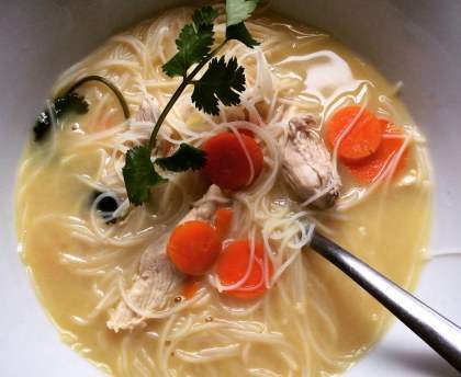 soupe thaïlandaise au poulet et coco facile