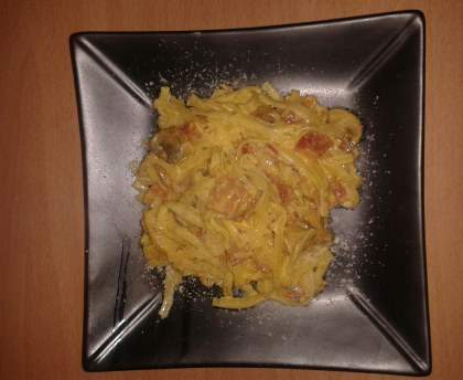 Spaghetti à la crême safranée et aux champignons 