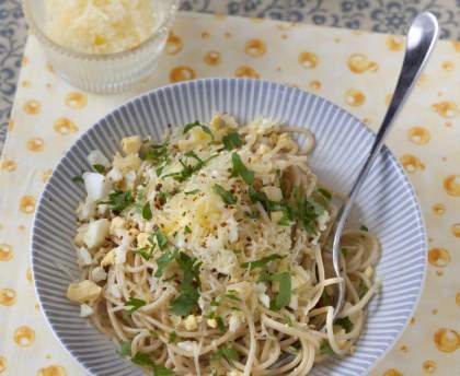 Spaghetti aux oeufs durs et au gruyère