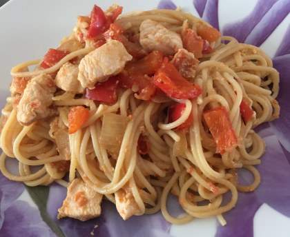Spaghetti sautés aux poivrons et au poulet