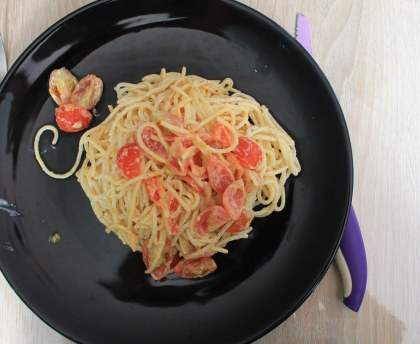 Spaghettis au chèvre et tomates