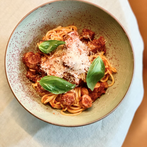 Spaghettis aux saucisses et à la sauce tomate de Cyril Lignac 