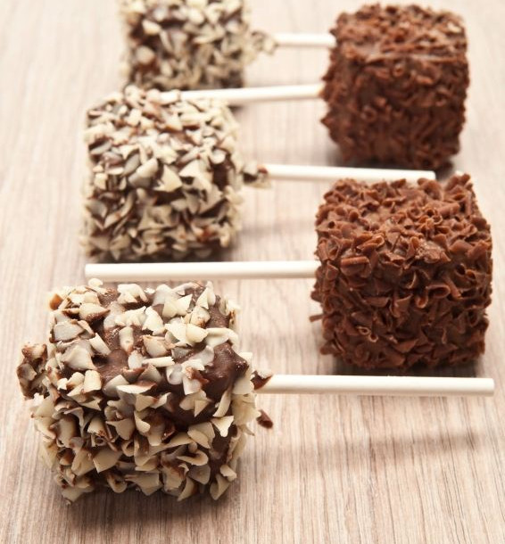 Sucettes de chamallows au chocolat faciles