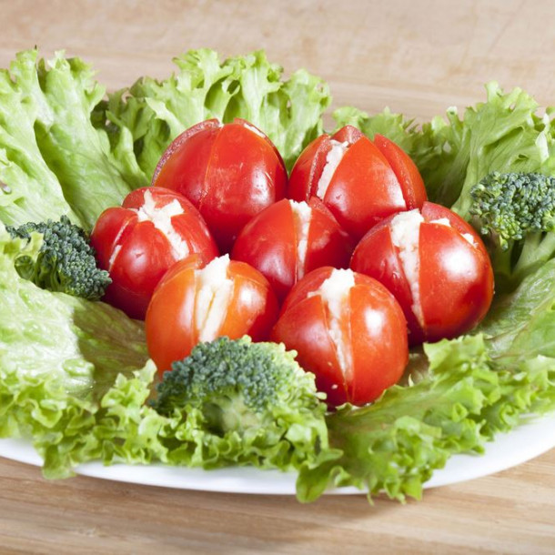 Sucettes de tomates cerises farcies