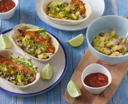 Tacos de poisson et salsa d’ananas