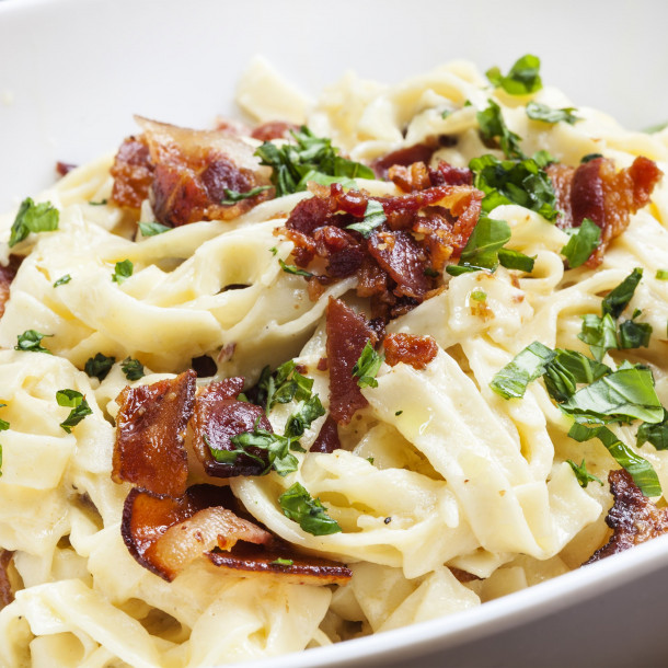 Tagliatelles au bacon et tomates séchées