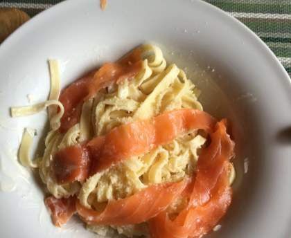 Tagliatelles au saumon fumé et fines herbes
