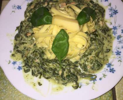 Tagliatelles aux épinards, à la féta et au saumon fumé