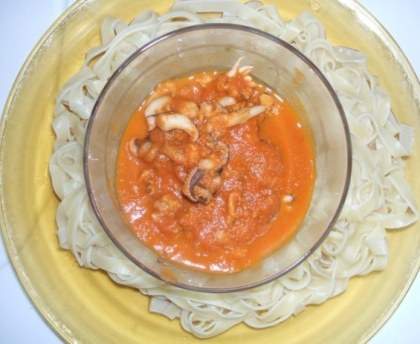 Tagliatelles aux fruits de mer et à la tomate