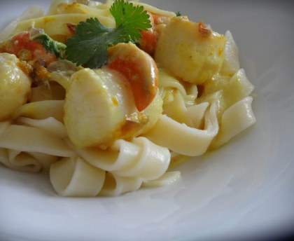 Tagliatelles aux noix de Saint-Jacques et curcuma