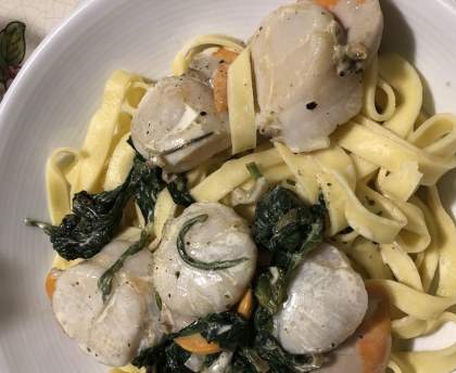 Tagliatelles aux noix de St Jacques et épinards