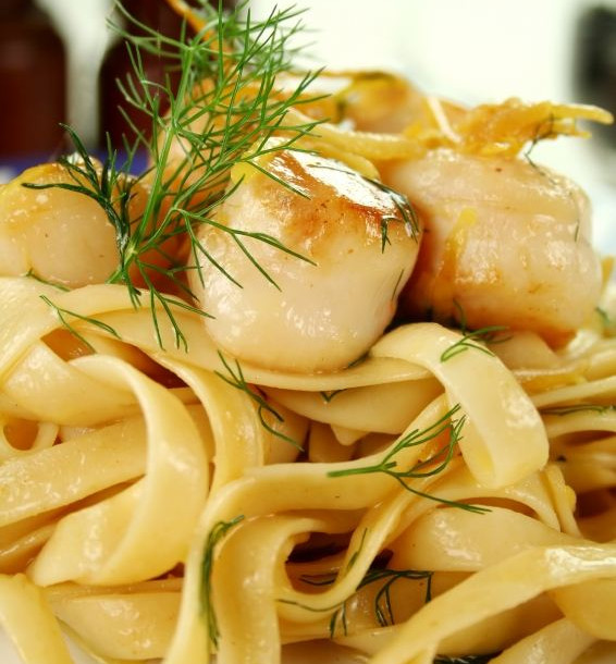 Tagliatelles aux noix St Jacques, sauce curry