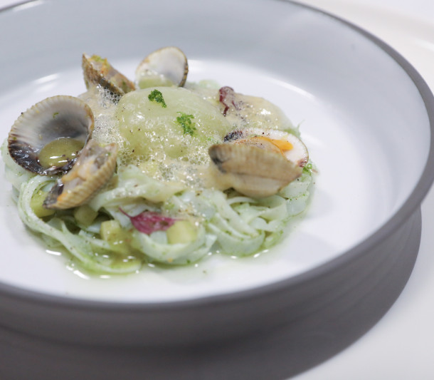 Tagliatelles de seiche, pomme fermentée et estragon