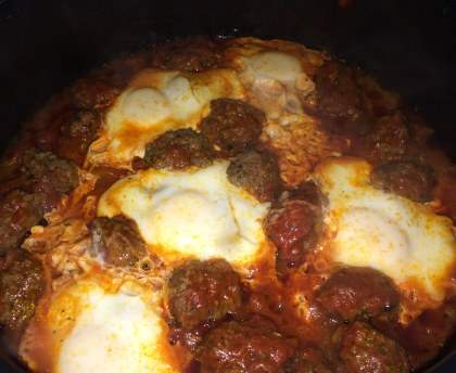 Tajine de kefta aux oeufs et petits pois