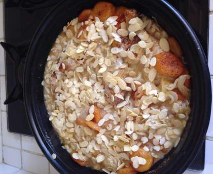 Tajine de poulet aux abricots et amandes
