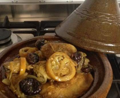 Tajine de poulet aux citrons confits et pruneaux