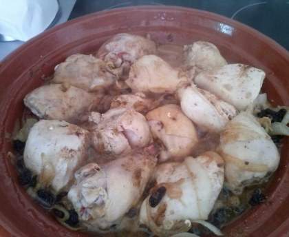 Tajine de poulet aux mirabelles et raisins