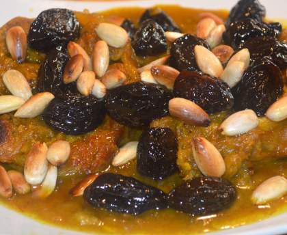 Tajine de poulet aux pruneaux et aux olives