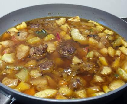 Tajine de veau, courgettes, pommes et carottes