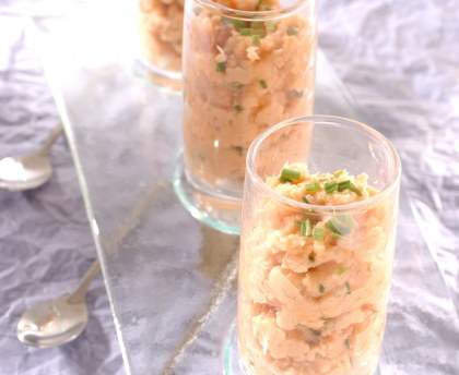 Tartare au saumon fumé sauce yaourt ciboulette